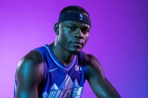 长得像威少~爵士双向合同内线G联盟轰19分30板 场均16.7+20.7+3断