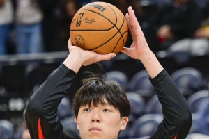 记者：瀚森经过G联盟的适应 明显更好地找到比赛节奏 也更有信心