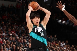 拓记：杨瀚森成为今天球迷唯一兴奋点 明天球队可能会让罗威轮休