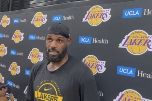 詹姆斯：这辈子头一次错过赛季开局感觉很糟糕 这是对心理的考验