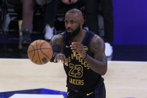 詹姆斯：我不担心球队化学反应方面的问题 我们都为彼此牺牲