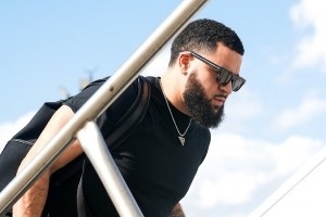 火箭登机照：杜兰特像是谈恋爱了 雨姐有点屌丝 范乔丹在列