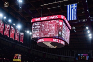 欧洲豪门奥林匹亚科斯主场大屏幕加赞助商名 三年就要500万欧元