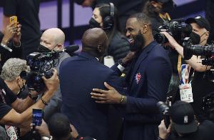 韦德：乔丹是我看过最伟大的球员 而詹姆斯是我见过最伟大的球员