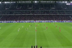 德布劳内拄拐现身更衣室，督战比利时世界杯出线